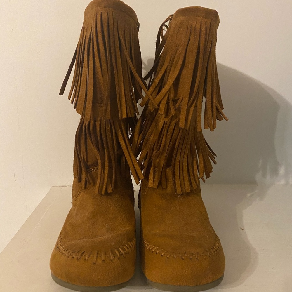 MOCCASIN BOOTS